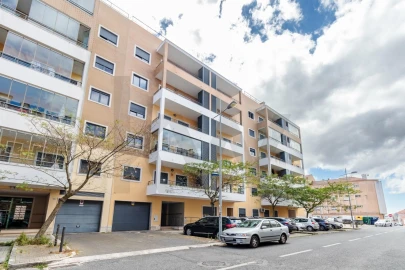 Apartamento T3 para Arrendamento em Mina de Água