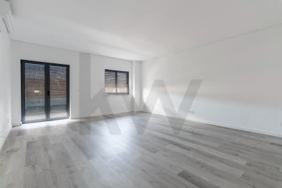 Apartamento T3 para Arrendamento em Mina de Água