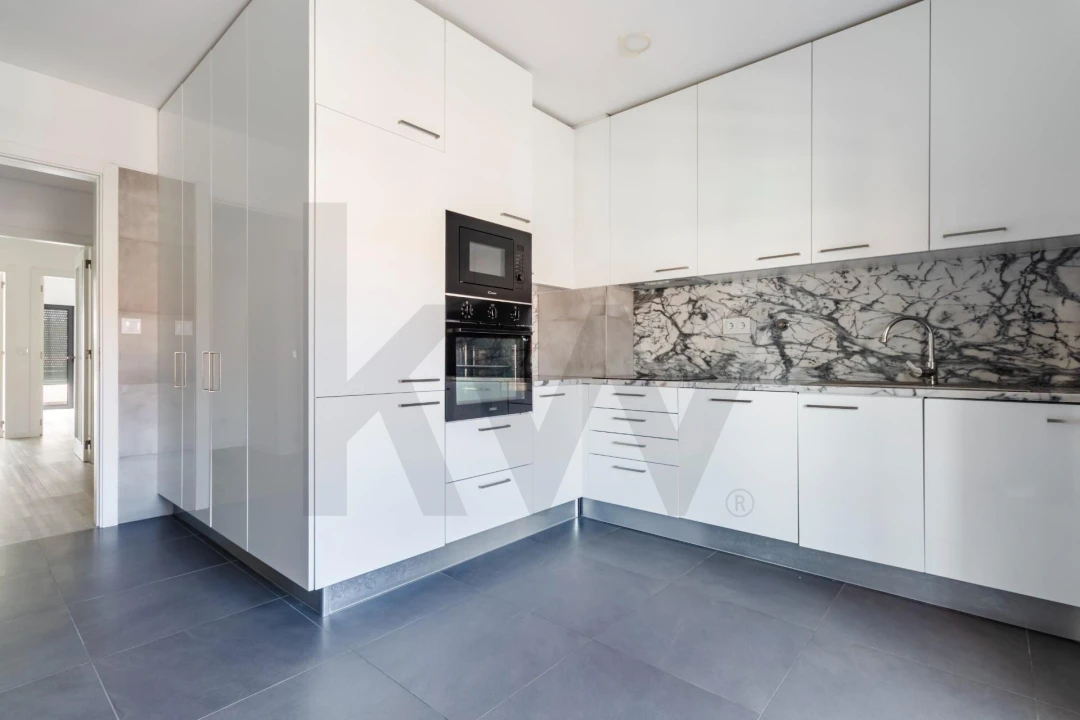 Apartamento T3 para Arrendamento em Mina de Água Foto 2