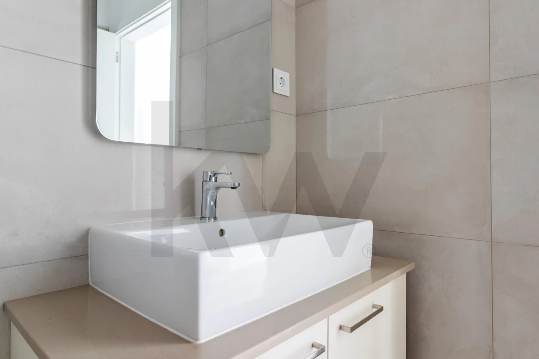 Apartamento T3 para Arrendamento em Mina de Água Foto 25