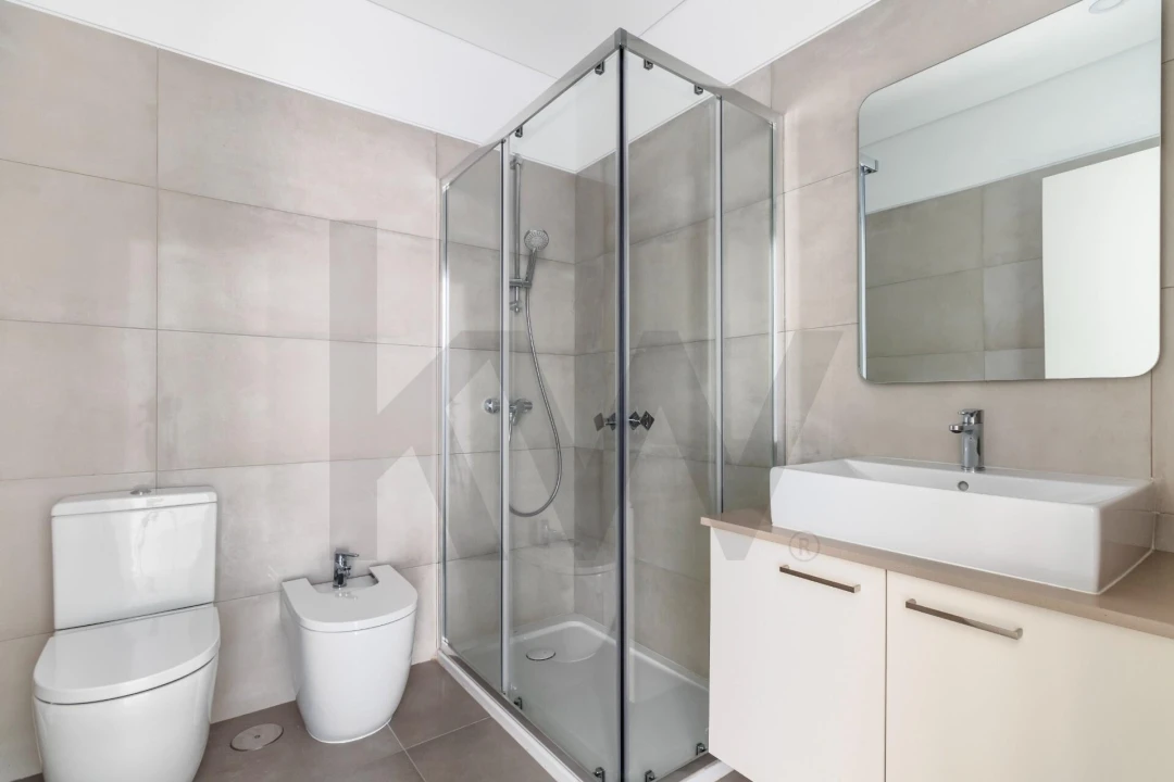 Apartamento T3 para Arrendamento em Mina de Água Foto 23