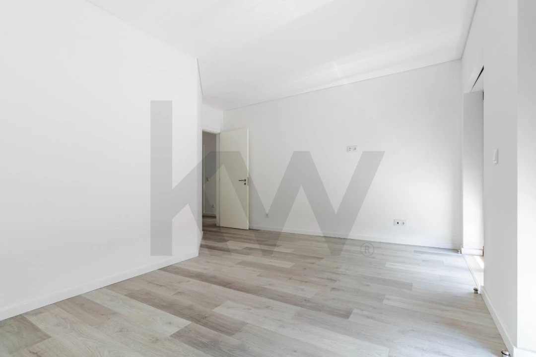 Apartamento T3 para Arrendamento em Mina de Água Foto 16