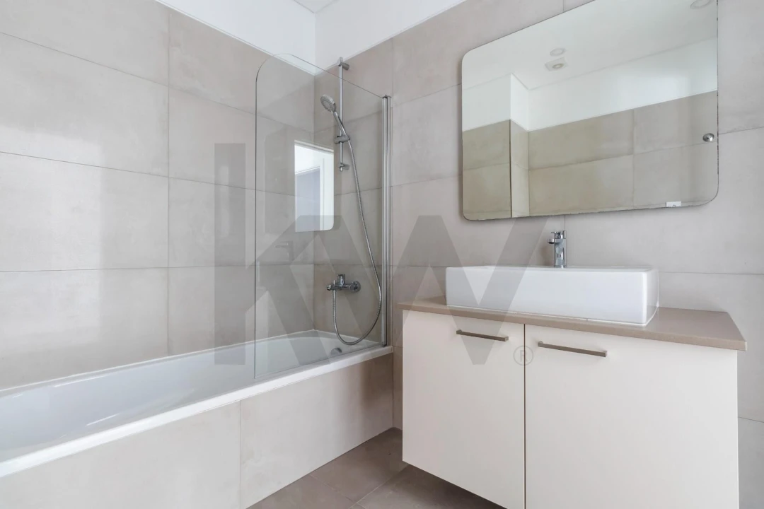 Apartamento T3 para Arrendamento em Mina de Água Foto 17