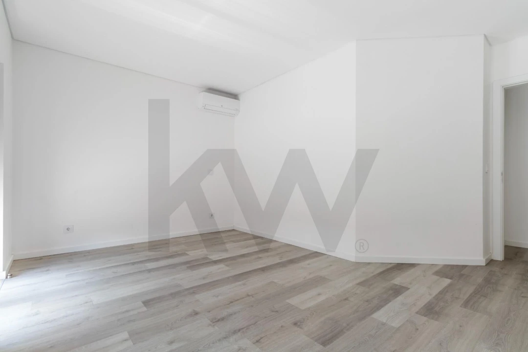 Apartamento T3 para Arrendamento em Mina de Água Foto 15