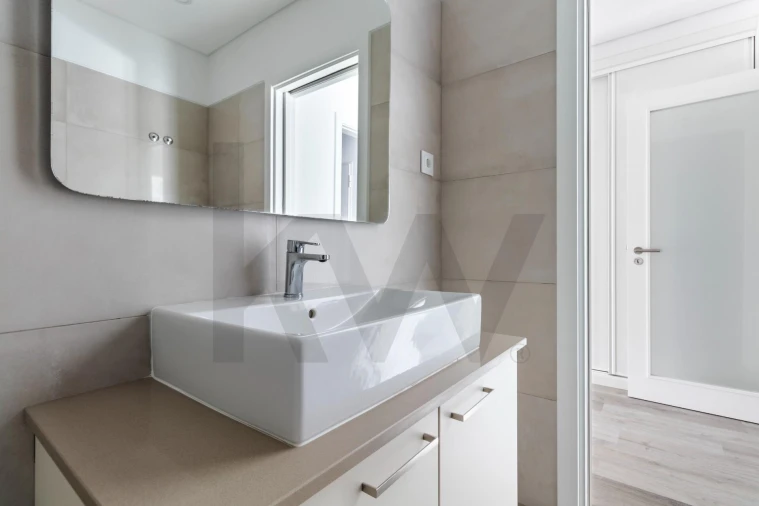 Apartamento T3 para Arrendamento em Mina de Água Foto 18