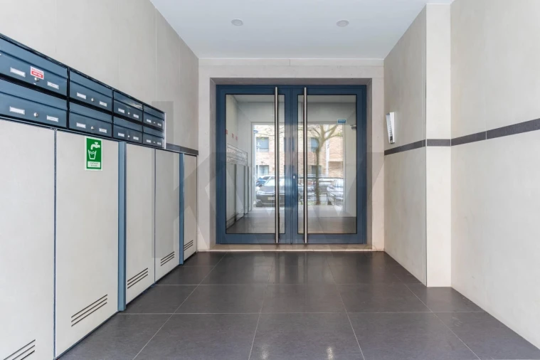 Apartamento T3 para Arrendamento em Mina de Água Foto 37