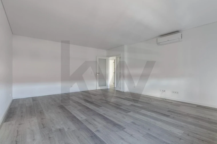 Apartamento T3 para Arrendamento em Mina de Água Foto 10