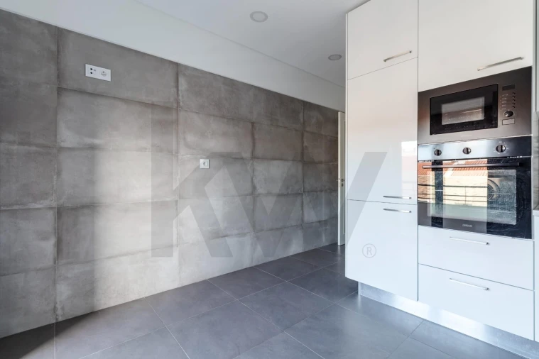 Apartamento T3 para Arrendamento em Mina de Água Foto 5