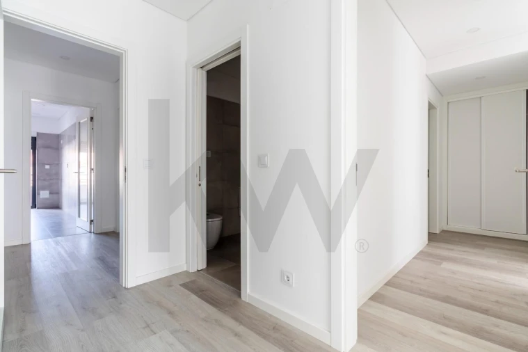 Apartamento T3 para Arrendamento em Mina de Água Foto 27