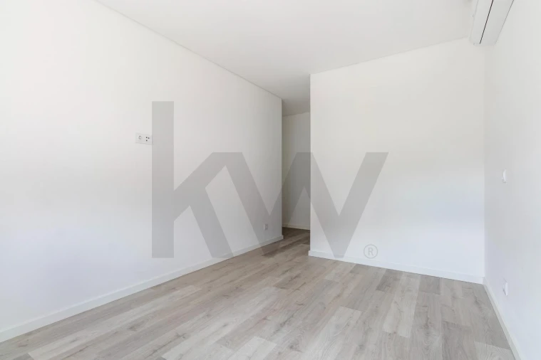 Apartamento T3 para Arrendamento em Mina de Água Foto 35