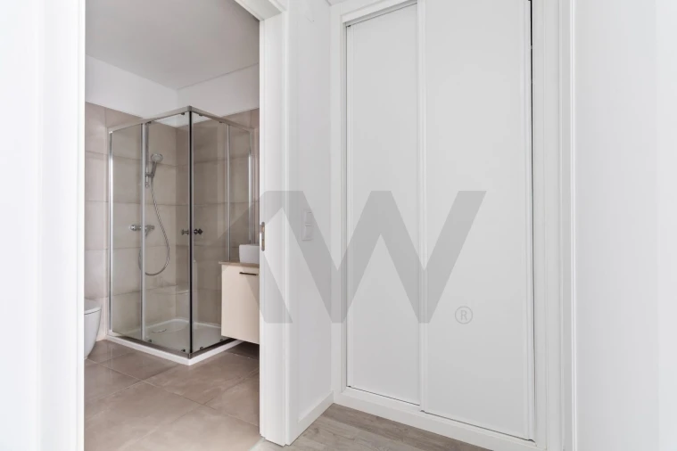 Apartamento T3 para Arrendamento em Mina de Água Foto 13