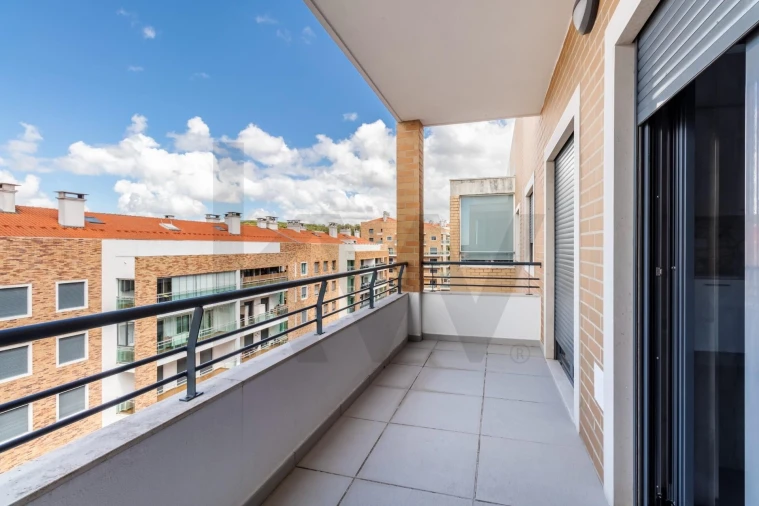 Apartamento T3 para Arrendamento em Mina de Água Foto 7