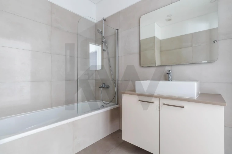 Apartamento T3 para Arrendamento em Mina de Água Foto 17