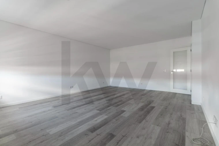 Apartamento T3 para Arrendamento em Mina de Água Foto 11