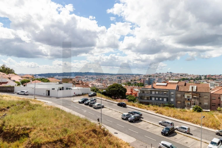 Apartamento T3 para Arrendamento em Mina de Água Foto 41