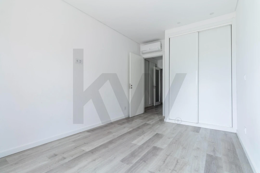 Apartamento T3 para Arrendamento em Mina de Água Foto 12