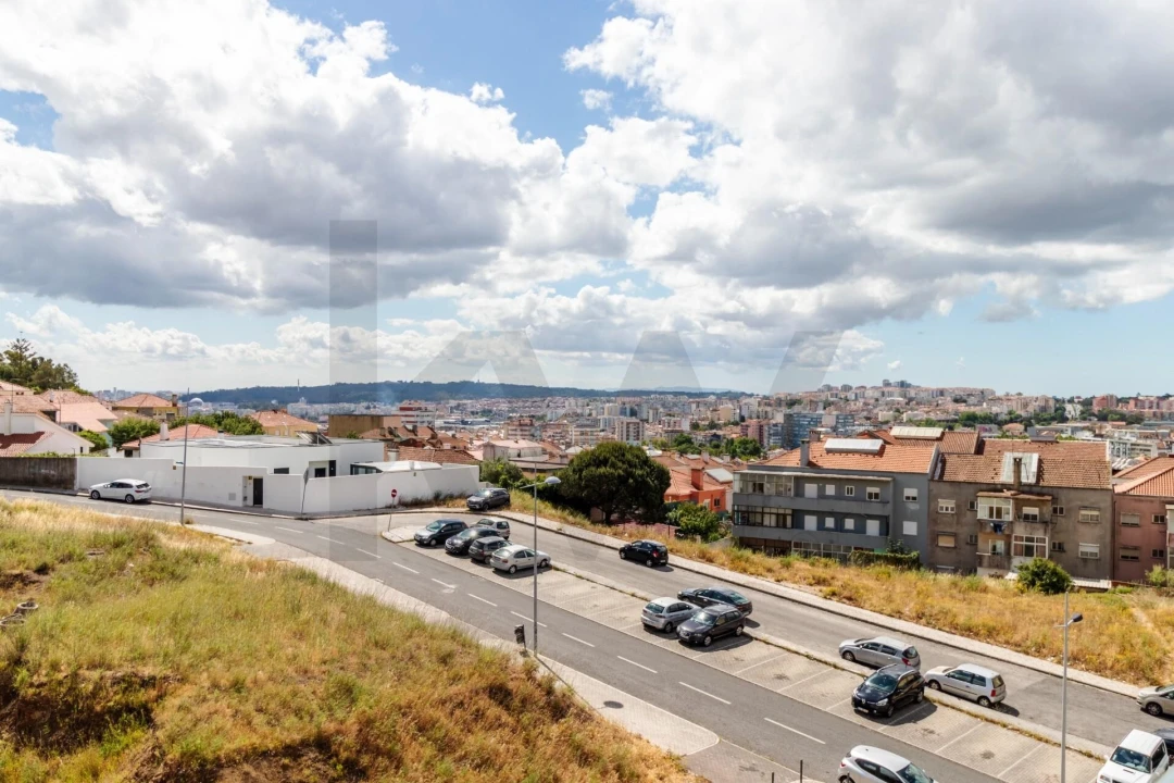 Apartamento T3 para Arrendamento em Mina de Água Foto 41