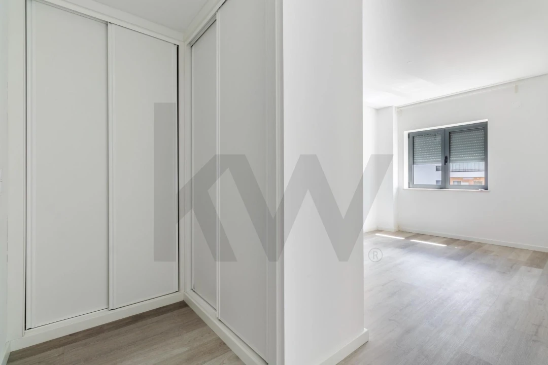 Apartamento T3 para Arrendamento em Mina de Água Foto 14