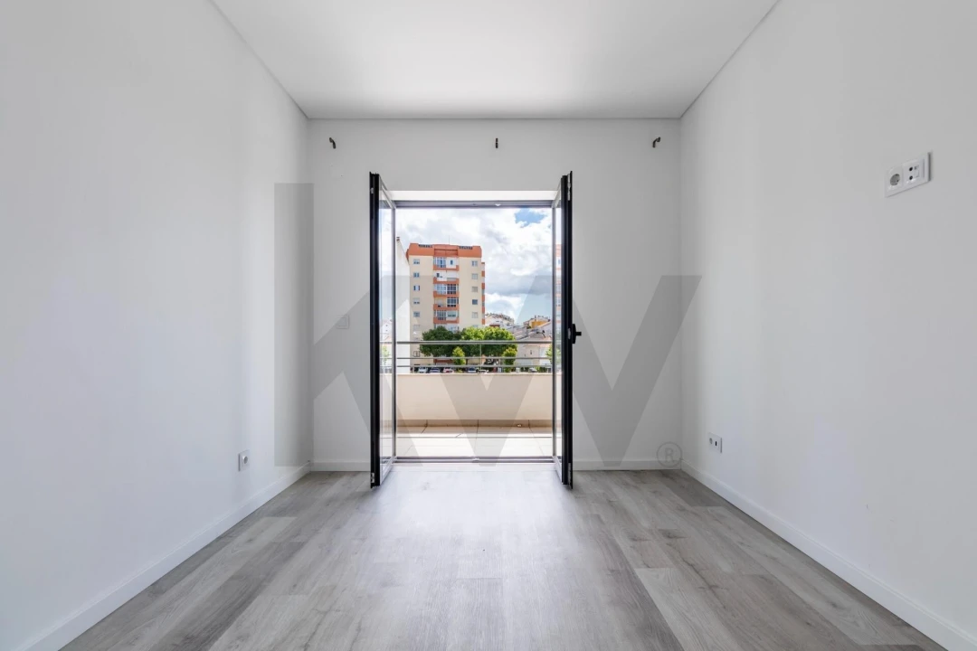Apartamento T3 para Arrendamento em Mina de Água Foto 21
