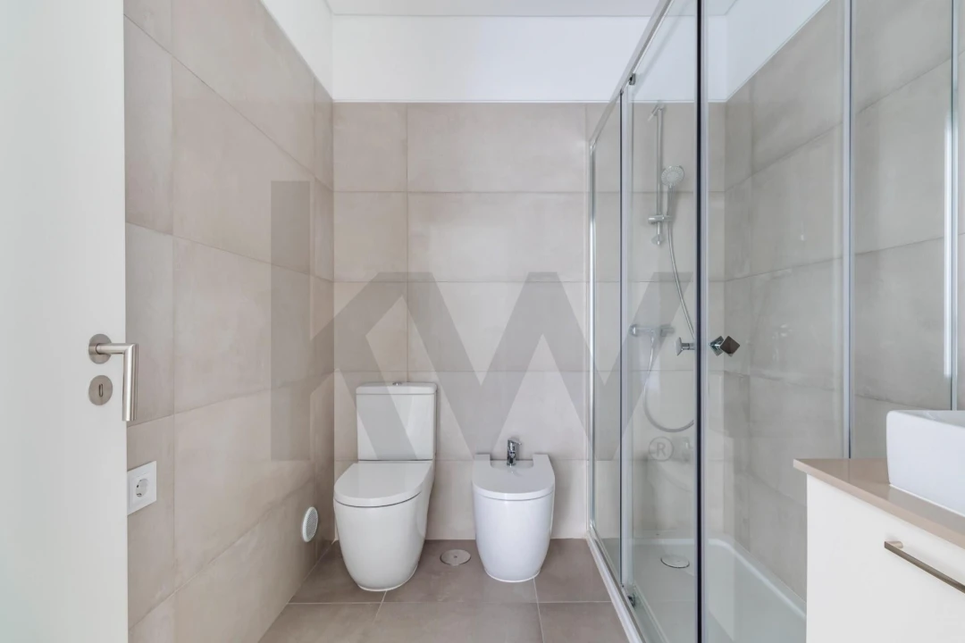 Apartamento T3 para Arrendamento em Mina de Água Foto 24