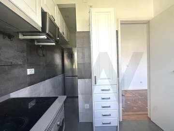 Apartamento T2 para Arrendamento em Carcavelos e Parede