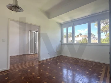 Apartamento T2 para Arrendamento em Carcavelos e Parede