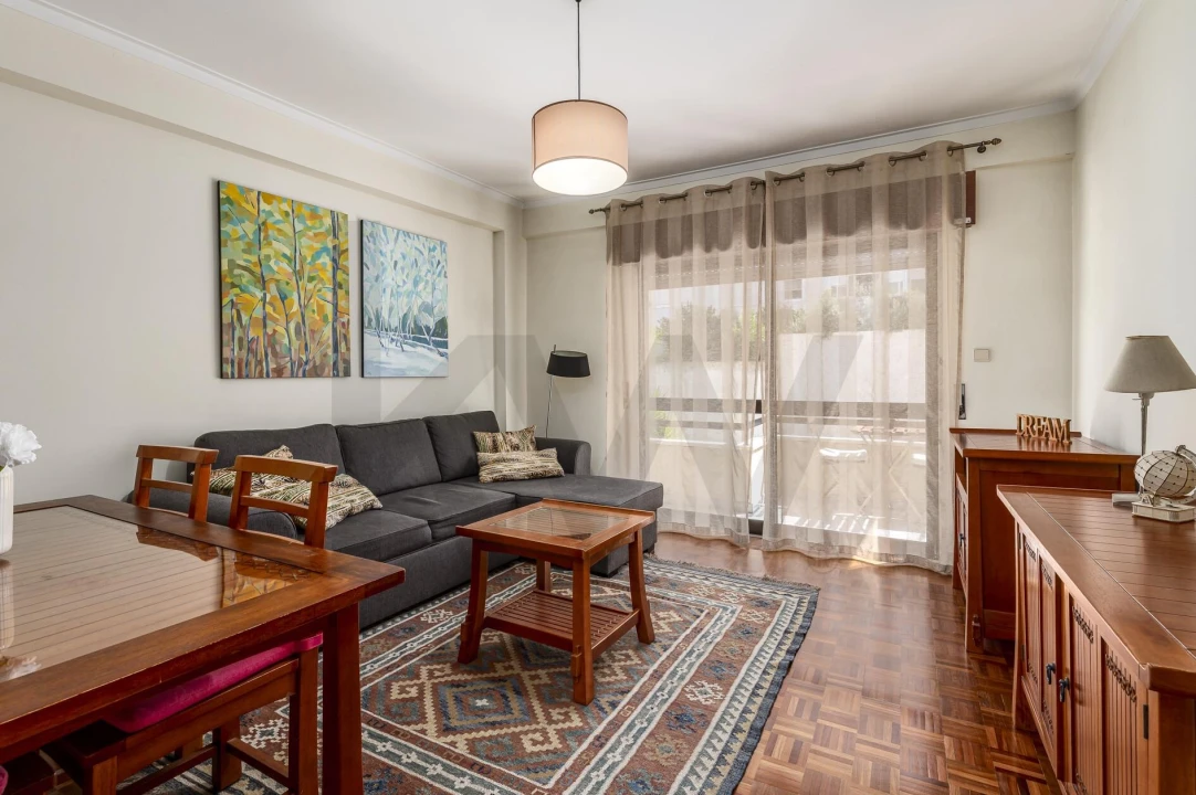 Apartamento T2 para Arrendamento em Benfica Foto 1