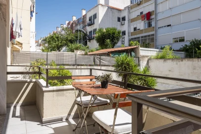 Apartamento T2 para Arrendamento em Benfica