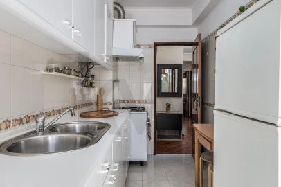 Apartamento T2 para Arrendamento em Benfica