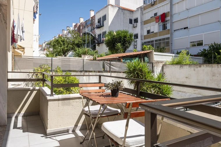 Apartamento T2 para Arrendamento em Benfica Foto 6