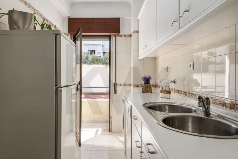Apartamento T2 para Arrendamento em Benfica Foto 9
