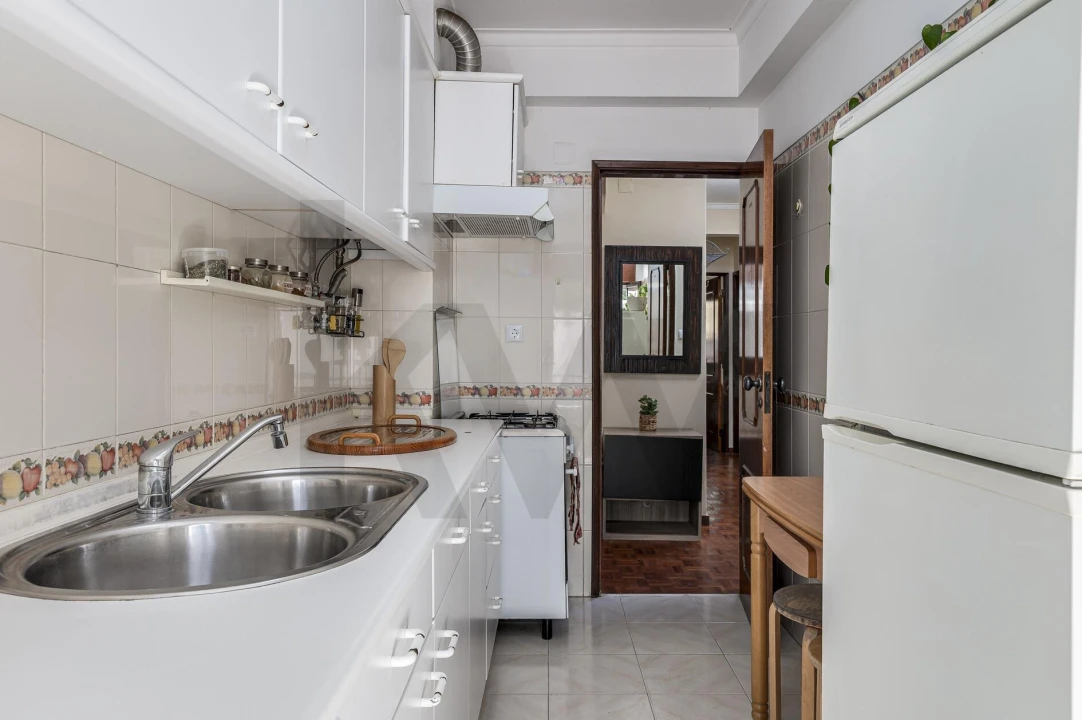 Apartamento T2 para Arrendamento em Benfica Foto 10