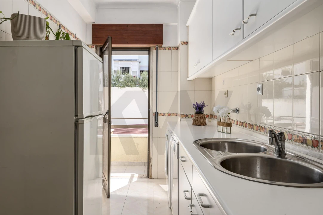 Apartamento T2 para Arrendamento em Benfica Foto 9