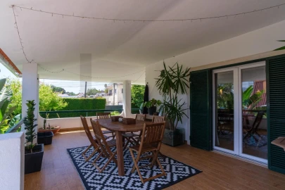 Moradia T5 para Venda em Charneca de Caparica e Sobreda
