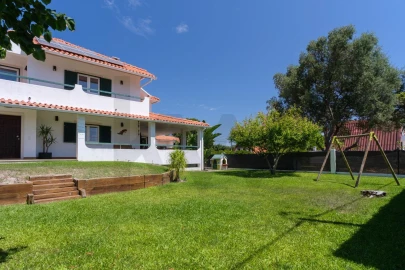 Moradia T5 para Venda em Charneca de Caparica e Sobreda