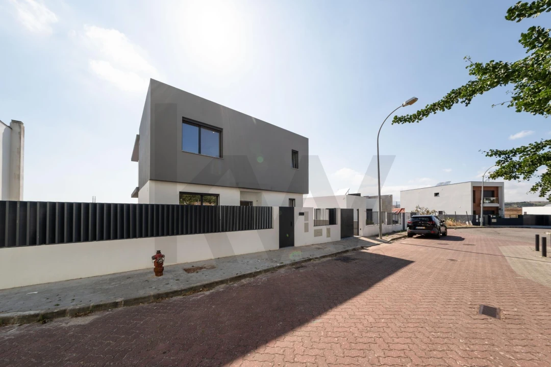 Moradia T5 para Venda em Porto Salvo Foto 10