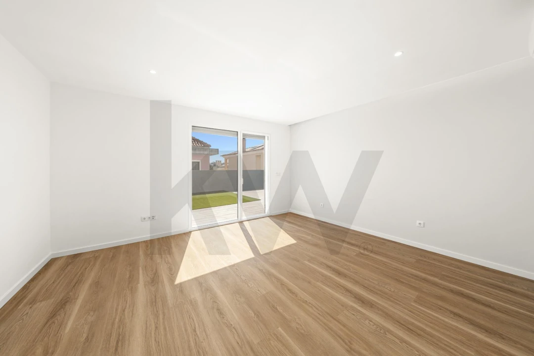 Moradia T5 para Venda em Porto Salvo Foto 38