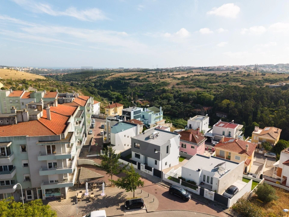 Moradia T5 para Venda em Porto Salvo Foto 3
