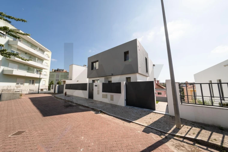 Moradia T5 para Venda em Porto Salvo Foto 15