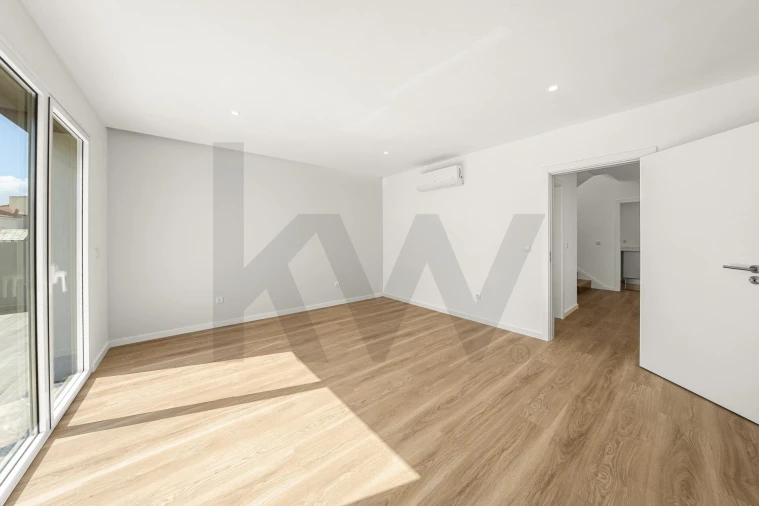 Moradia T5 para Venda em Porto Salvo Foto 25