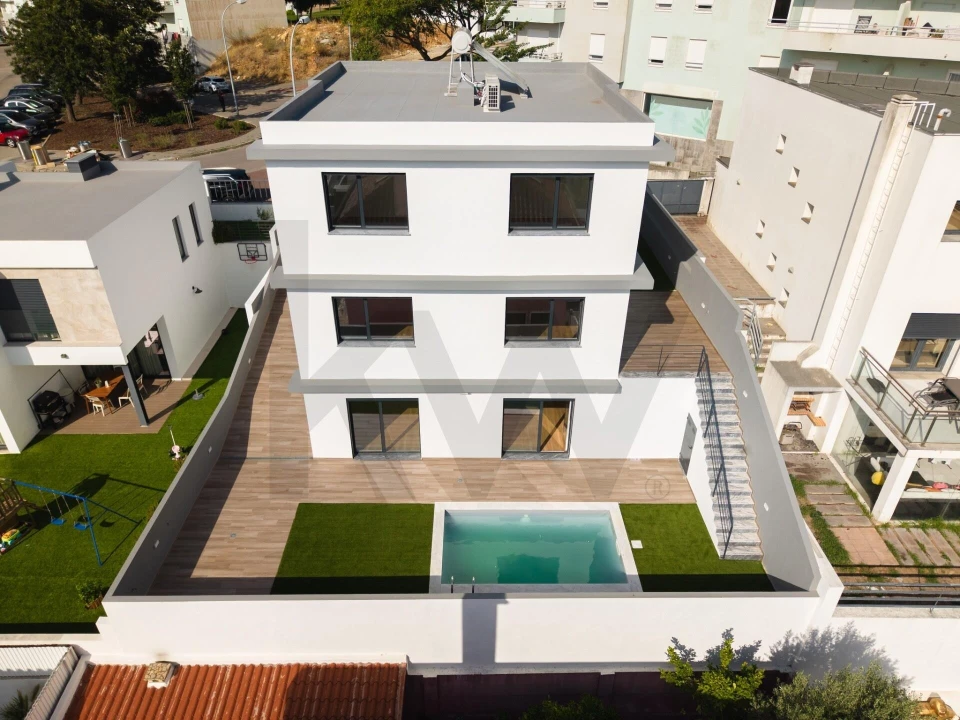 Moradia T5 para Venda em Porto Salvo Foto 5