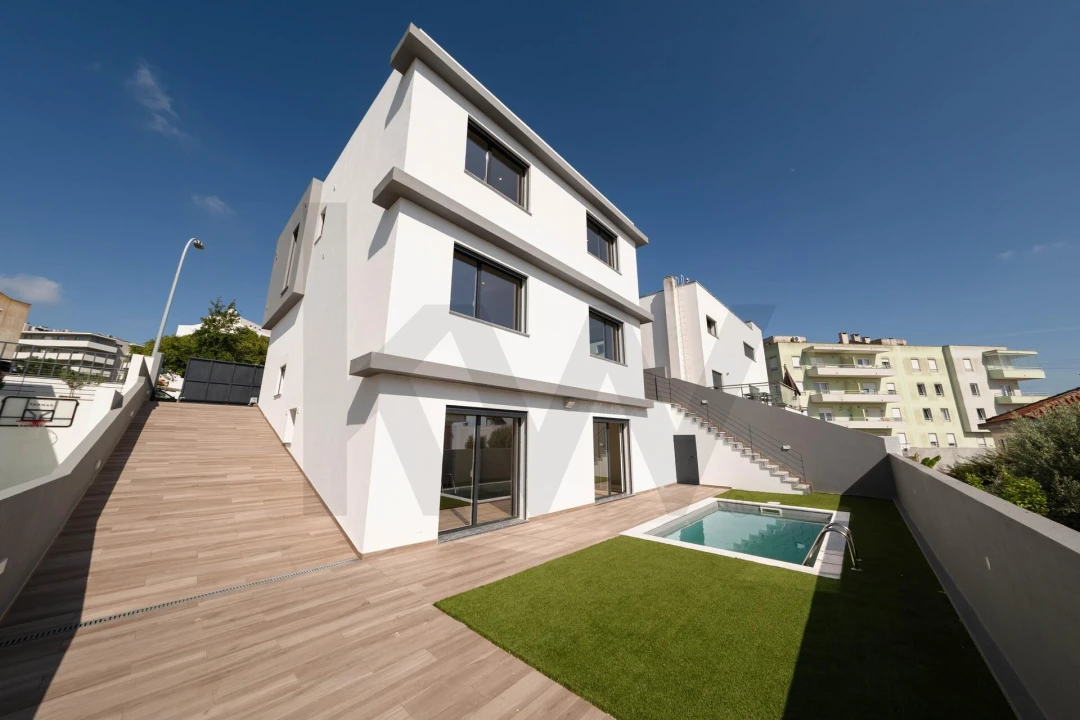 Moradia T5 para Venda em Porto Salvo Foto 23