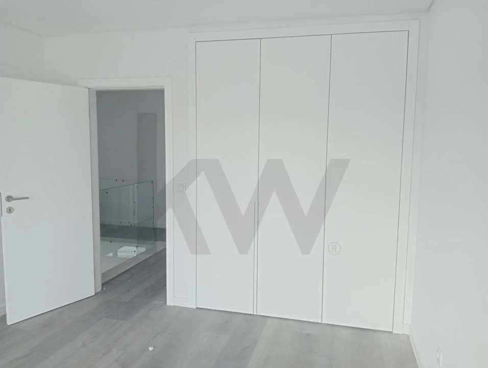 Moradia T3 para Venda em Corroios Foto 14
