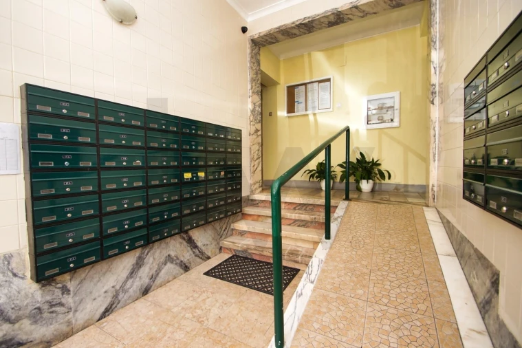 Apartamento T1 para Venda em Alfragide Foto 3