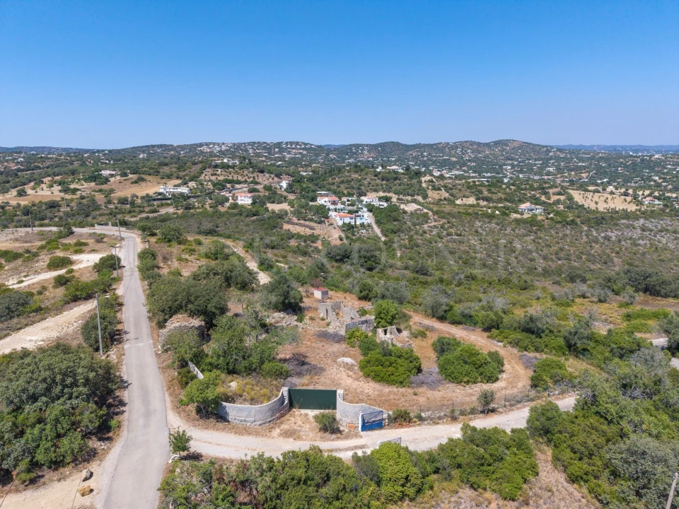 Terreno para Venda em Santa Barbara de Nexe Foto 1
