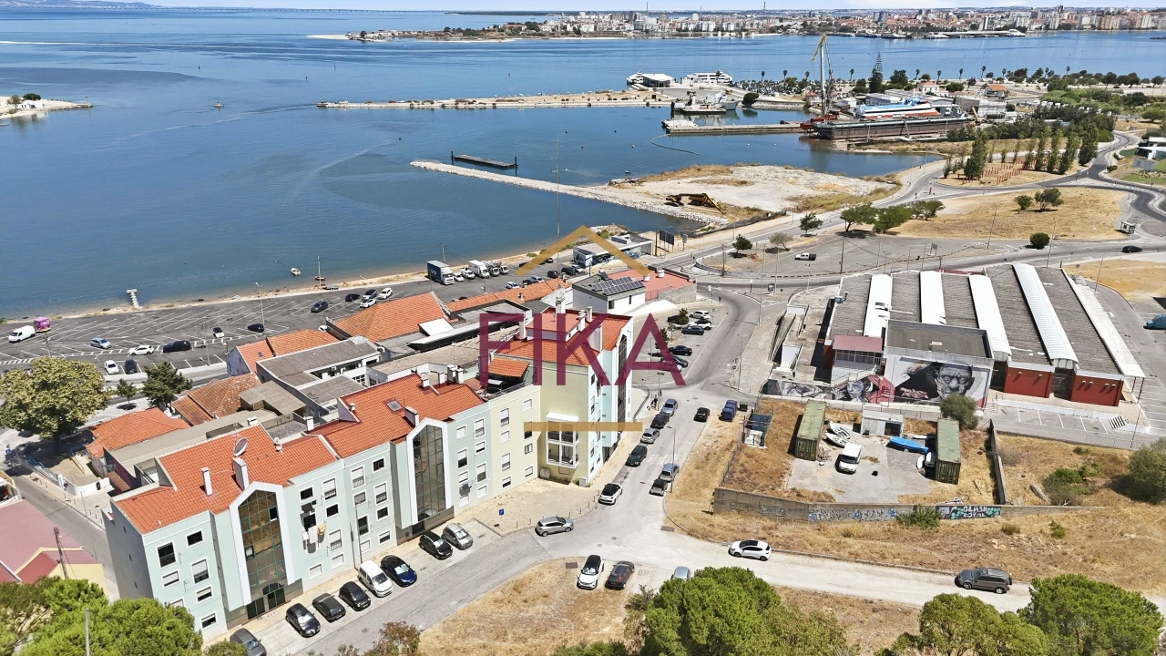 Apartamento T3 para Venda em Seixal Foto 42