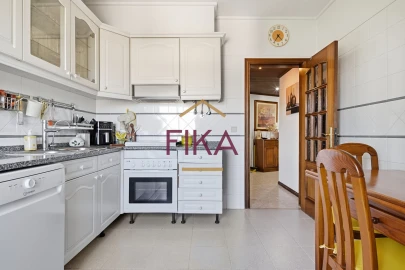 Apartamento T3 para Venda em Seixal