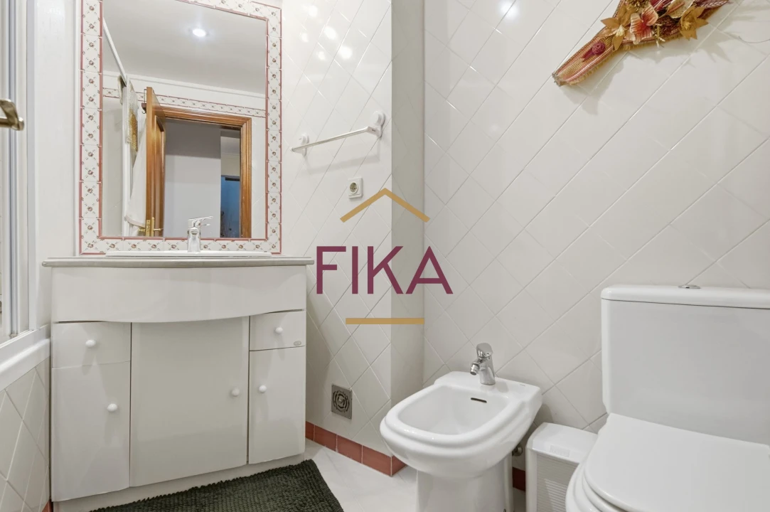 Apartamento T3 para Venda em Seixal Foto 28
