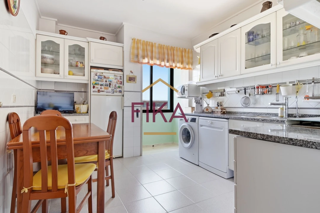 Apartamento T3 para Venda em Seixal Foto 13