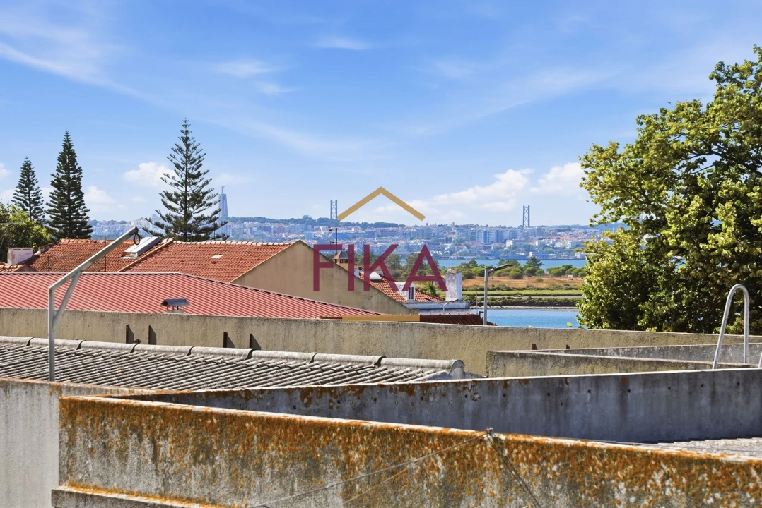 Apartamento T3 para Venda em Seixal Foto 9